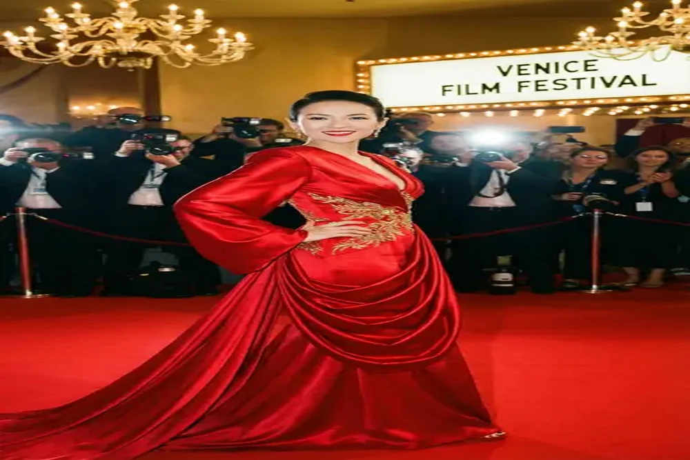 海角与国际知名女演员合作红毯照片